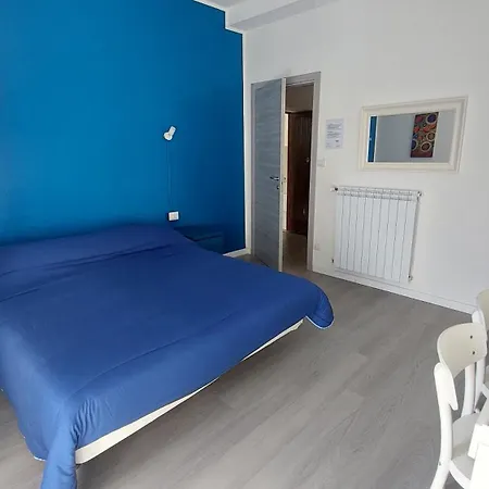 Barnet House Lamezia * 拉默齐亚泰尔默